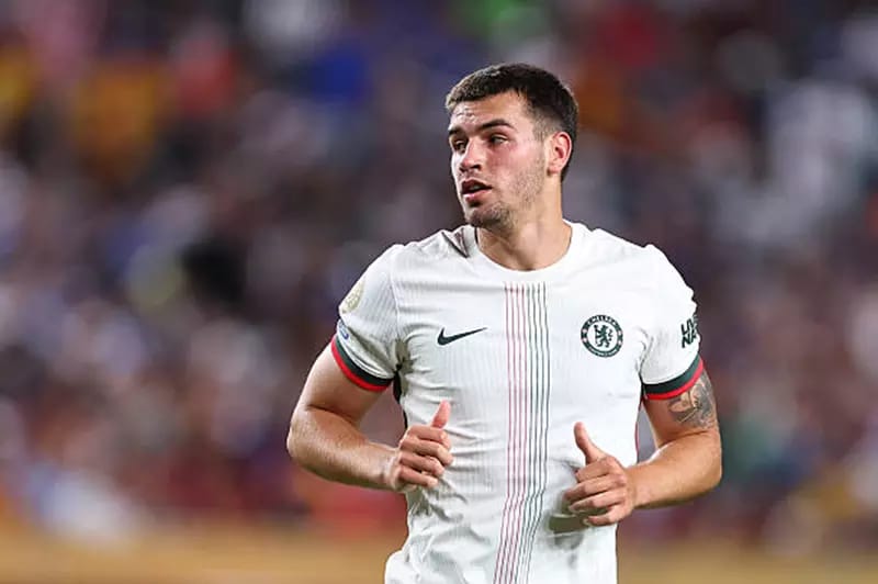 Striker Marc Guiu arrives at Sunderland on loan from Chelsea