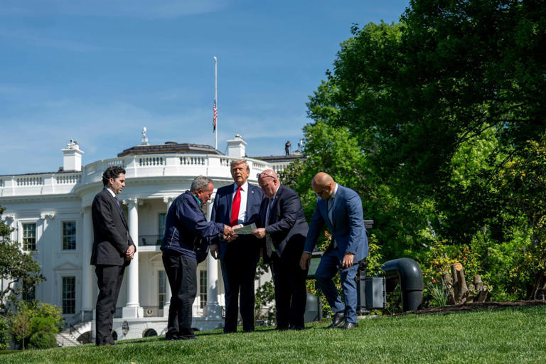 Trump signs new decrees on university funding and admissions