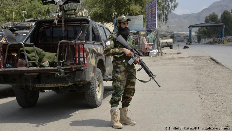 Clashes erupt between Afghan, Pakistani forces along border