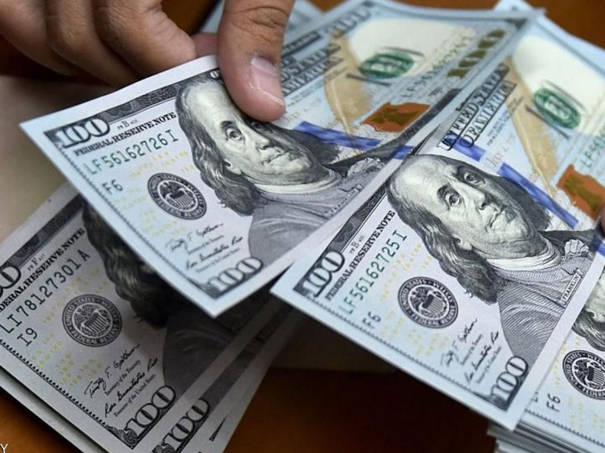 Dollar Struggles to Hold Onto Modest Gains as Trade Talks with US Begin
