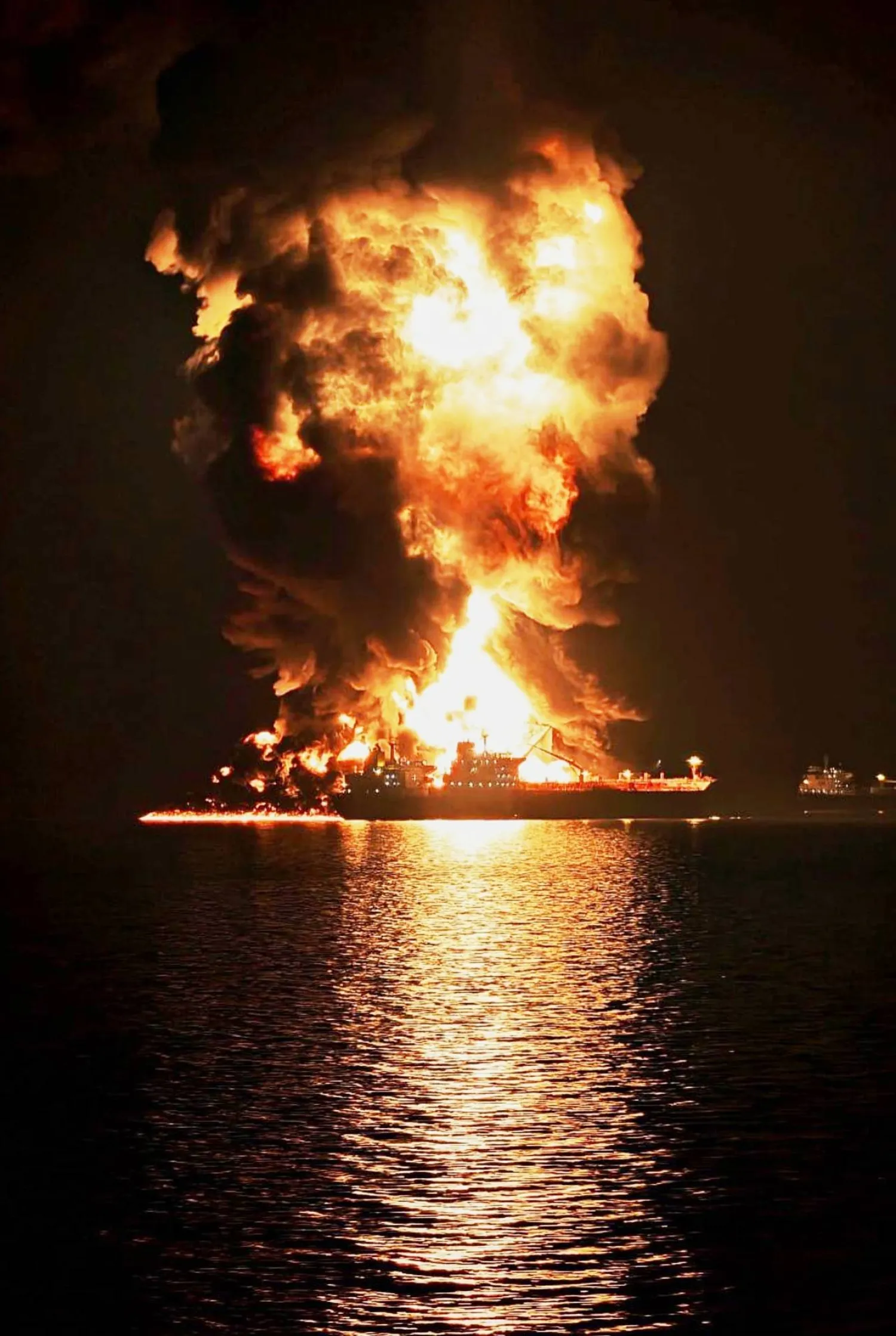 51 Crew Rescued, 1 Dead after Attack on Tankers Off Iraq