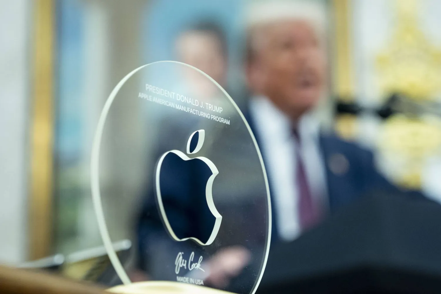 Apple Leads Surge in Global Tech Shares after Trump Tariff Relief