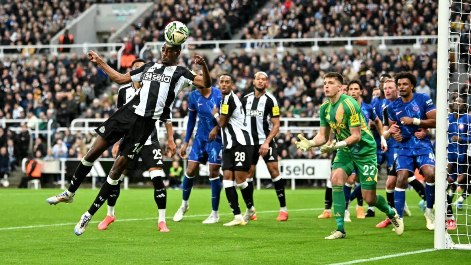 Newcastle Face Chelsea in Top Five Showdown, Alexander-Arnold in Spotlight