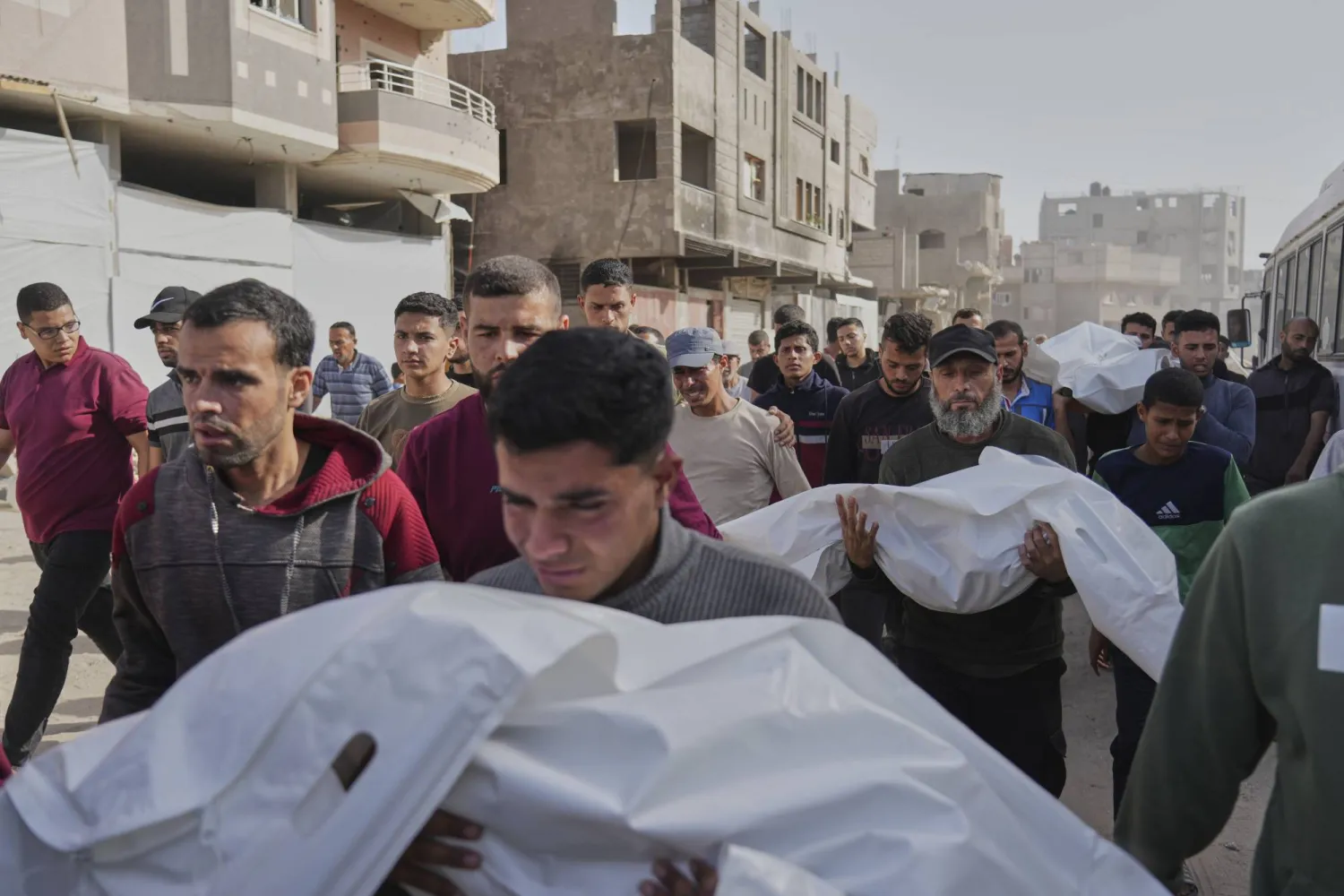 Israeli Strikes on Gaza Kill 10 People, Mostly Women and Children