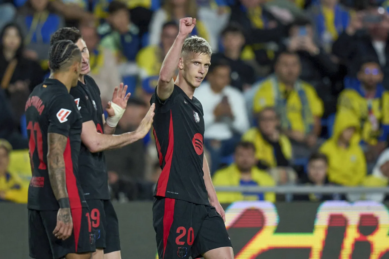 Olmo Helps Barcelona Grind Out Win at Las Palmas and Keep La Liga League