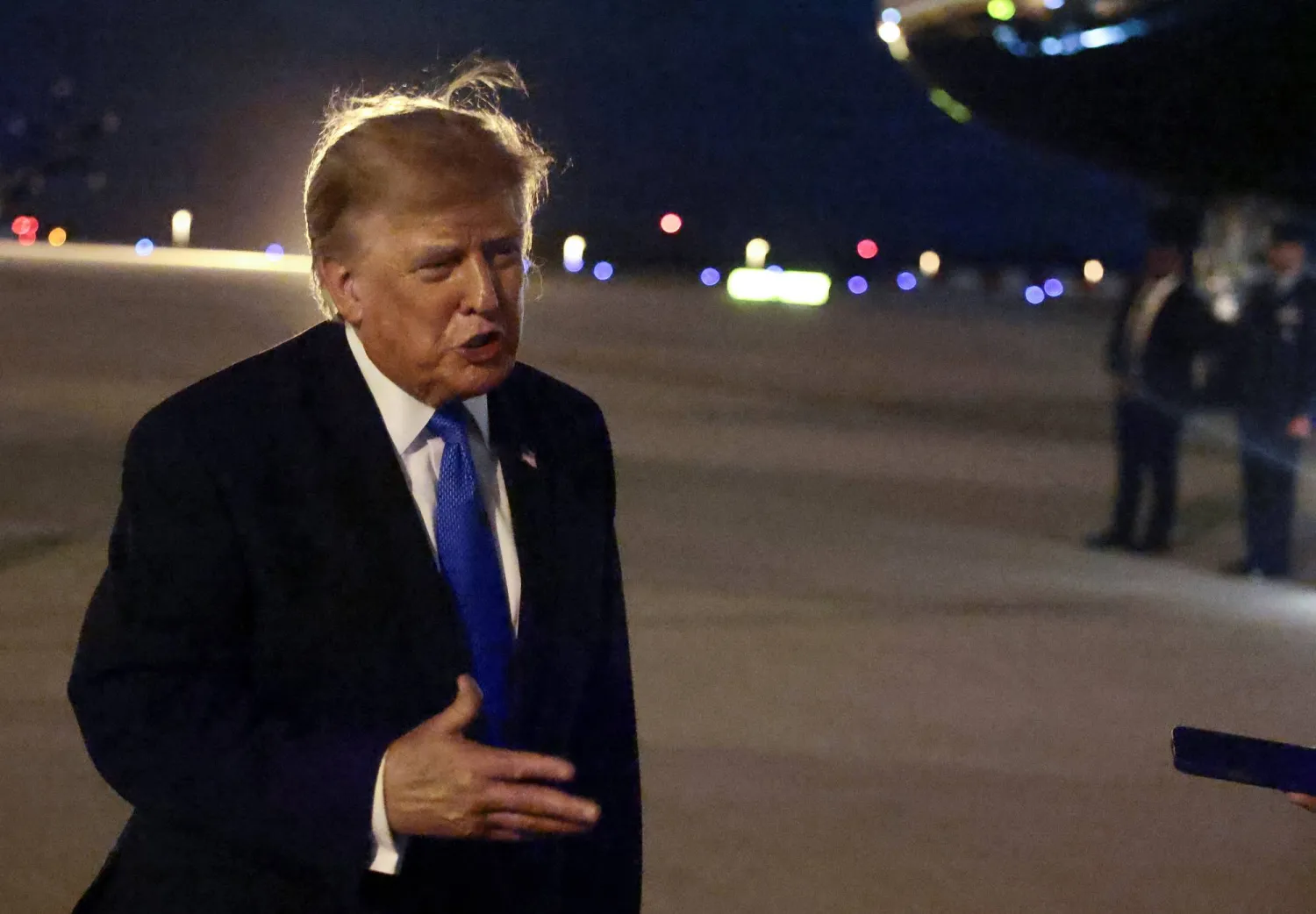 Trump Warns Iran to Open Hormuz or Get ‘Hit Very Hard’