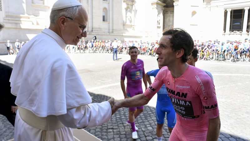 Pope Leo XIV blesses peloton ahead of final stage of Giro d'Italia