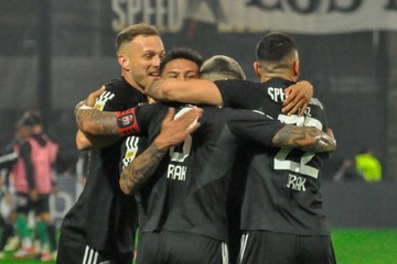 Herrera keeps Deportivo Riestra top of group