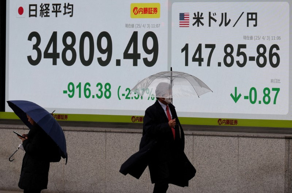 Japan's Nikkei tumbles over 2 pct in early trading