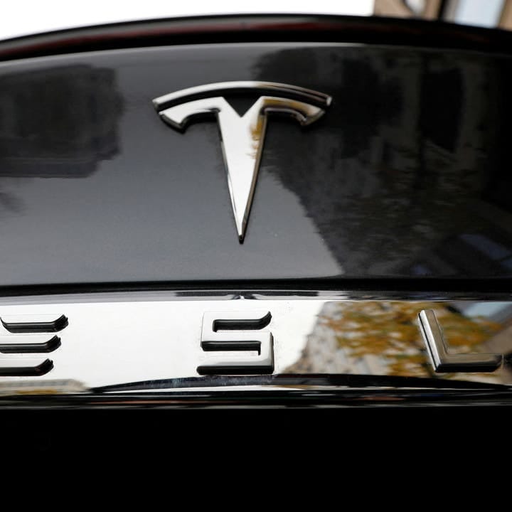 Tesla investigated for potentially faulty door handles