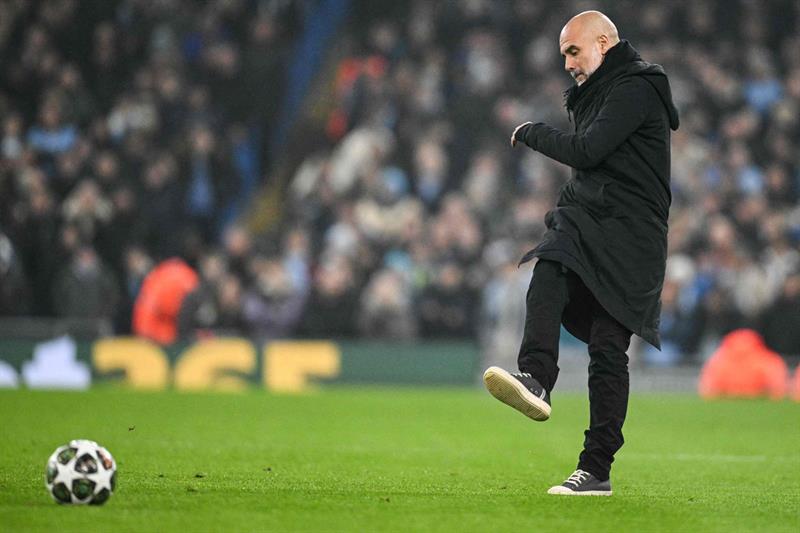 Guardiola taunts Liverpool over Manchester City's 100-point record