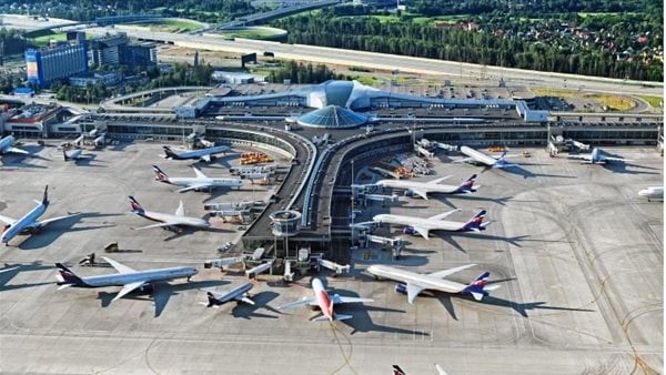 Moscow airports reopen for flights after being temporarily closed