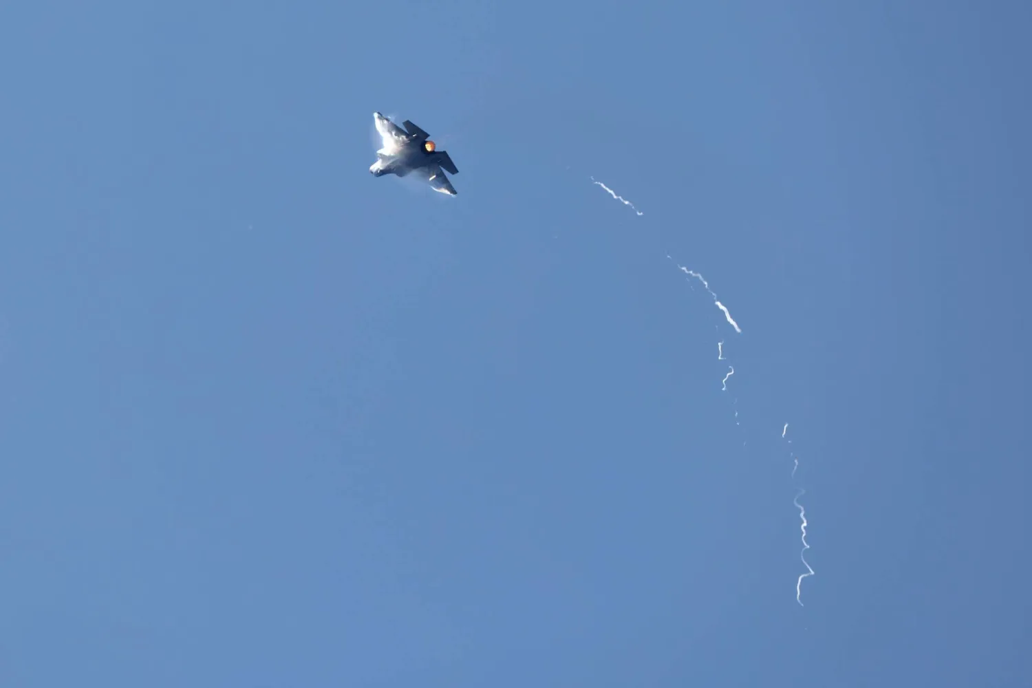  Australia Secures US Missiles Amid Supply Concerns
