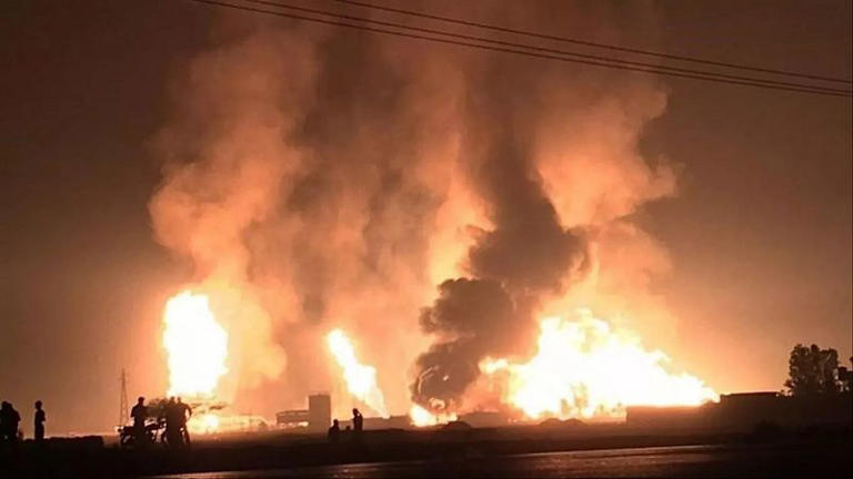 Iran: Massive explosion in Shahid Rajaee port in Bandar Abbas