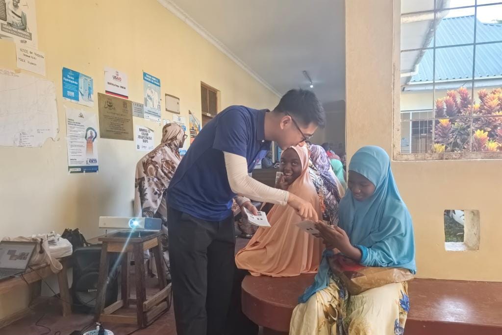 Chinese health experts promote women's health awareness in Tanzania's Zanzibar