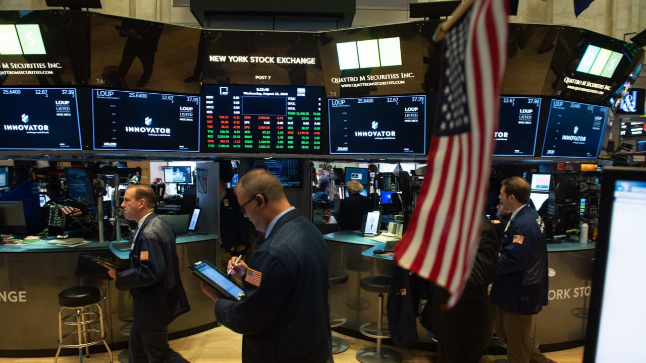 U.S. stocks close mixed as Powell signals pause in rate cuts