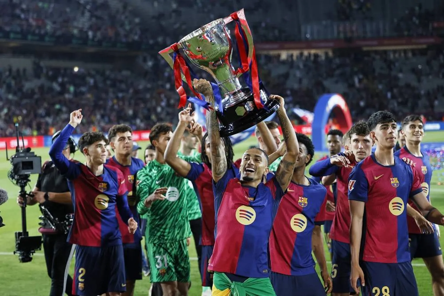 Barcelona Extends Raphinha’s Contract to 2028 Following Breakthrough Season 