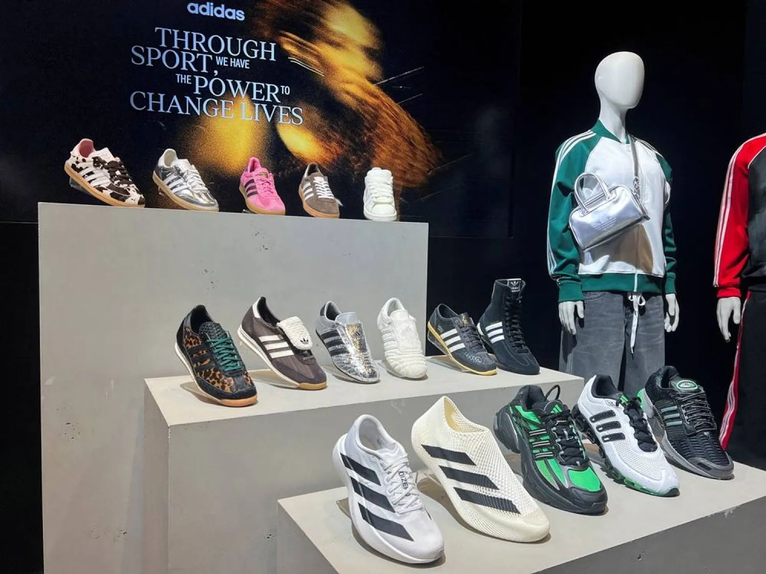 Adidas Posts Forecast-Beating Quarterly Profit on Strong Sneaker Demand