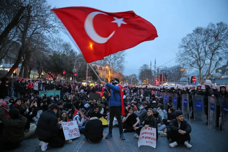 BBC News correspondent Mark Lowen deported from Turkey after being detained