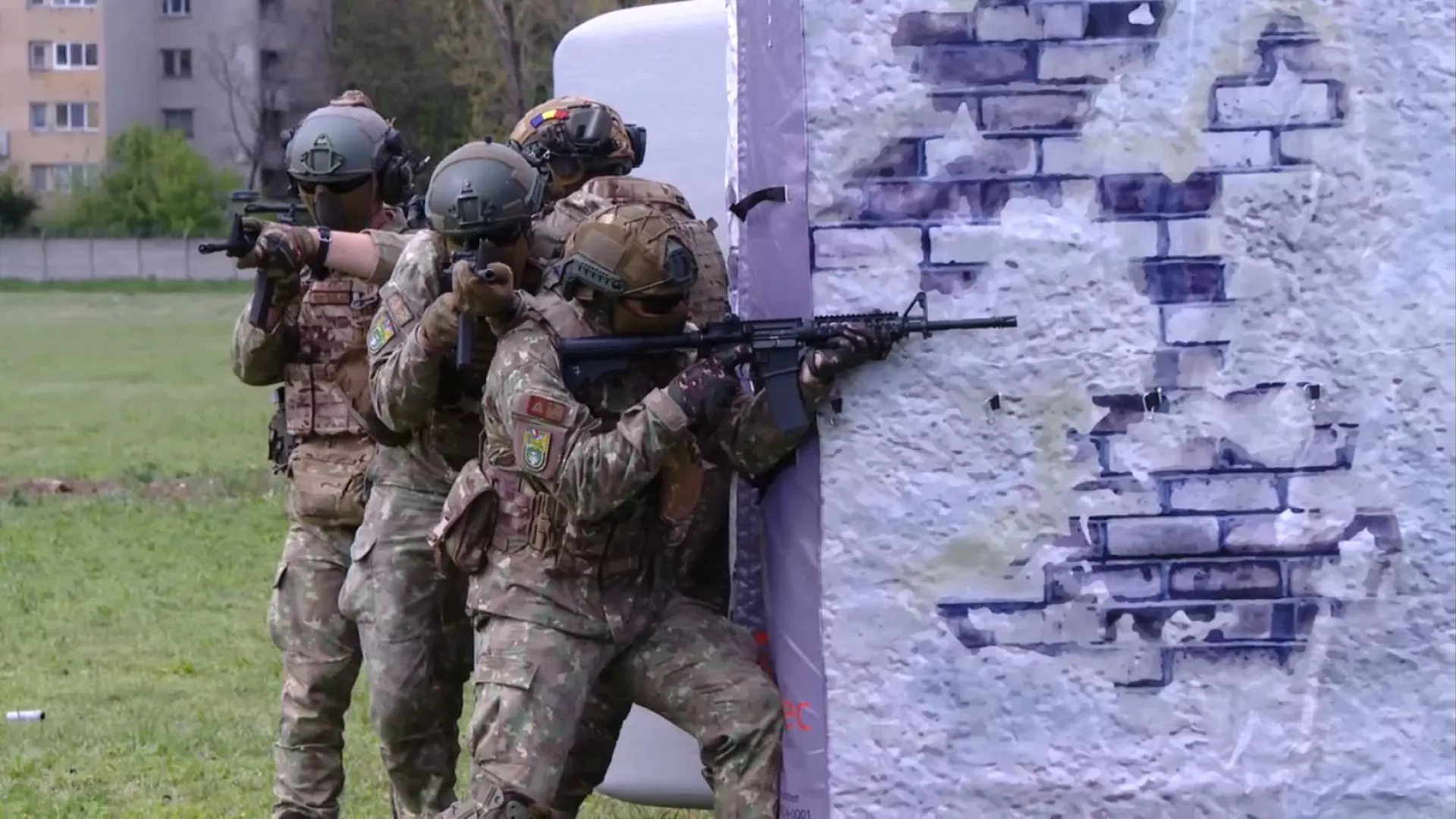 Romanian troops simulate urban warfare in Bucharest to boost military readiness