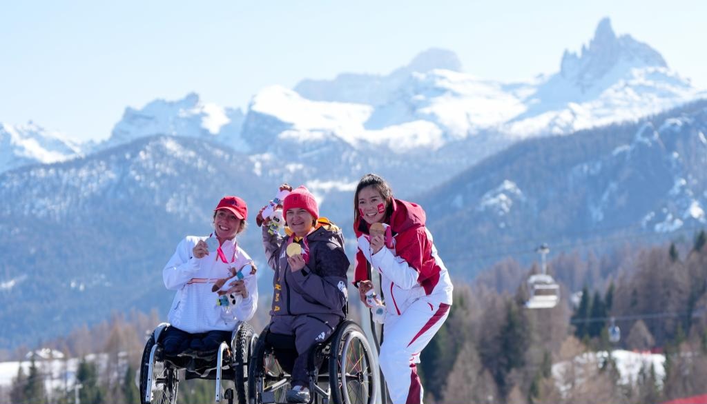 Forster wins Paralympic downhill gold by razor-thin margin in Cortina