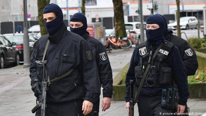 6 sailors charged over suspected cocaine import into Australia