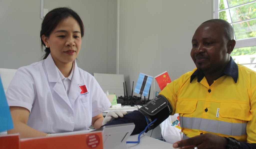 Chinese medical team offers free medical care in Botswana's second largest city