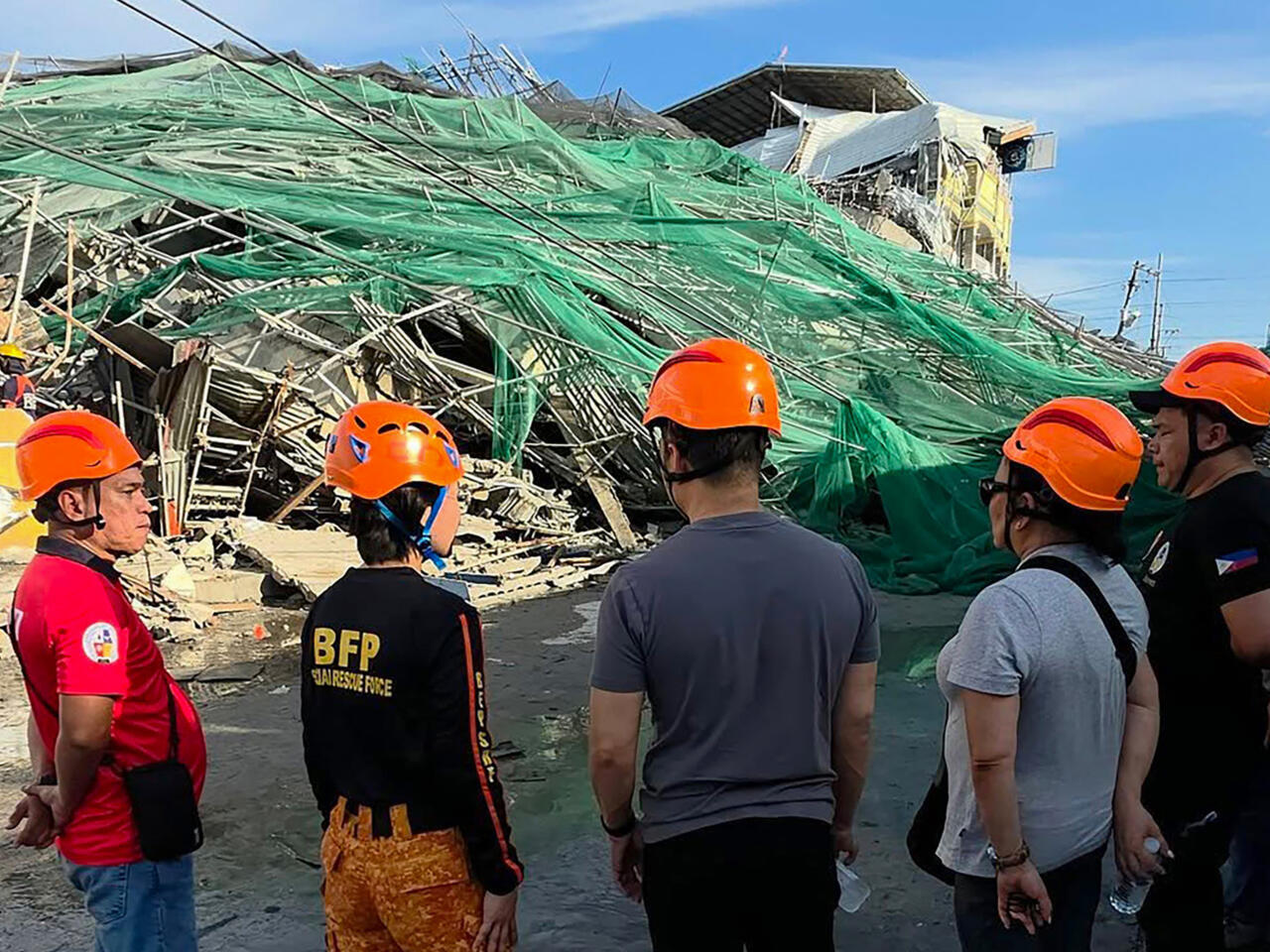 2 dead, several trapped in Ghana building collapse