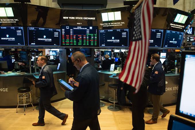 U.S. stocks close higher as investors buy dip
